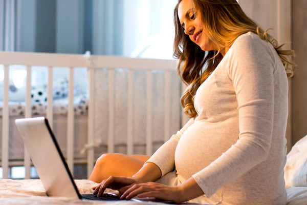 EIn Geburtsvorbereitungskurs Online ist besonders flexibel, bindet den Partner mit ein und kann wiederholt werden.